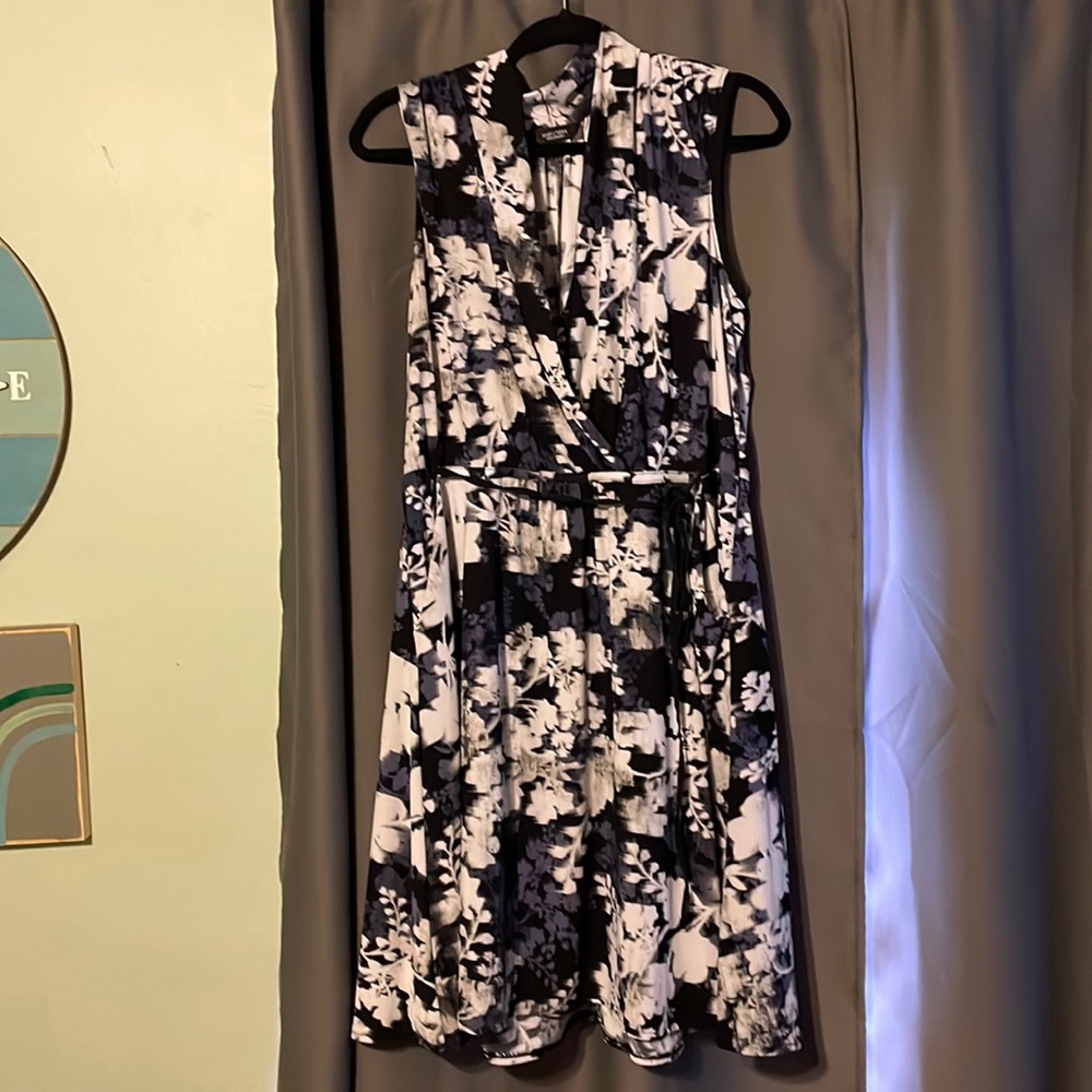 Sleeveless dress-with pockets